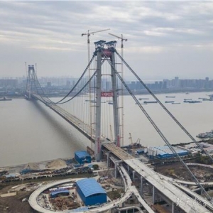 世界最大跨度雙層公路懸索橋主體工程完工，武漢楊泗港長江大橋鋼梁合龍 ...