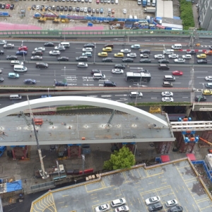 上海天目路立交附近有座橋在動！北橫通道唯一一座上跨雙鐵橋梁開始平移 ...