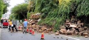 突發！綿陽科學城隧道外山體垮塌