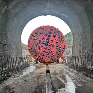國內首座高速公路TBM施工平導洞全線貫通