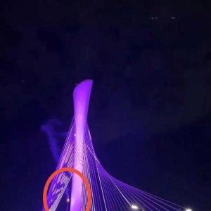 石家莊“網(wǎng)紅大橋”懸索斷裂起火？建設(shè)單位通報(bào)