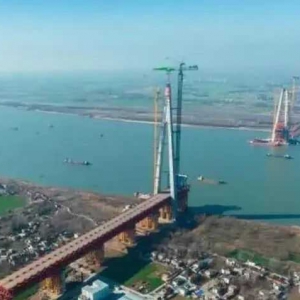 世界最大跨度三塔斜拉橋——馬鞍山長江公鐵大橋南主塔封頂 ...