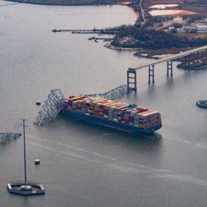 美國大橋被船撞后坍塌，是橋“不禁撞”還是船只燃油出了問題？ ...