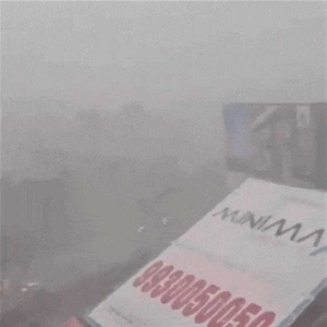 印度10層樓高巨型廣告牌倒塌，已致14人死亡，市政人員：該廣告牌是非法的 ... ... ...