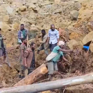 巴布亞新幾內亞山體滑坡，預計超2000人被埋