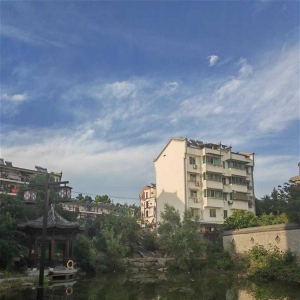 安徽銅陵塌樓事故背后：倒塌小區(qū)曾進(jìn)行三次改造，業(yè)內(nèi)呼吁改造應(yīng)重視對樓體的檢測 ... ...