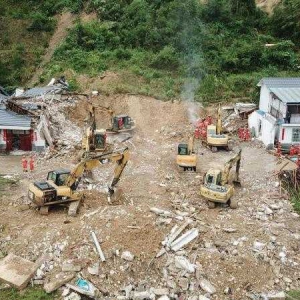 湖南新晃和江西修水星期天清晨發生山體滑坡 10人遇難