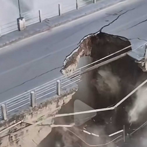 貴州黔東南三穗縣一大橋垮塌，官方：自然垮塌，無人員傷亡 ... ... ...