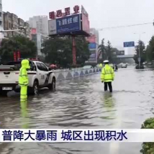 武漢普降大暴雨 城區出現積水