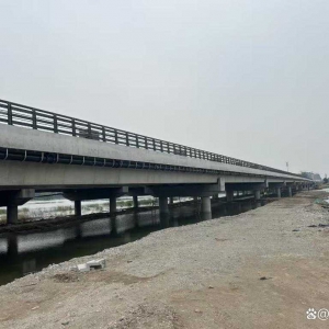 昌金路牛欄山引水橋危橋改造工程重建橋梁主體結(jié)構(gòu)完工，預(yù)計(jì)9月底全線通車 ...