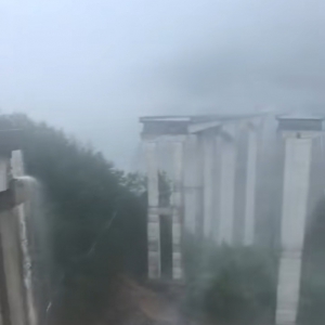 貴州暴雨致廈蓉高速排洞大橋垮塌