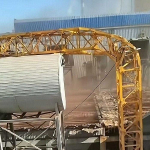 河北昌黎一鋼鐵廠發(fā)生塔吊倒塌事故 官方：事故正在調(diào)查