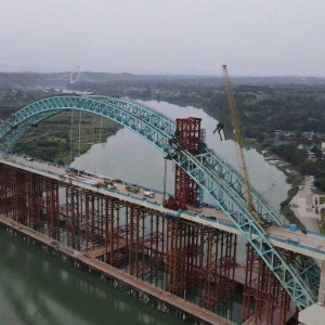 成渝中線高鐵沱江特大橋全橋合龍