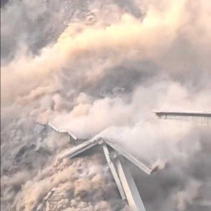 阿壩州紅旗橋垮塌引發未解之問：結構是否合理？橋梁選址能否避開山體滑坡易發處？ ...